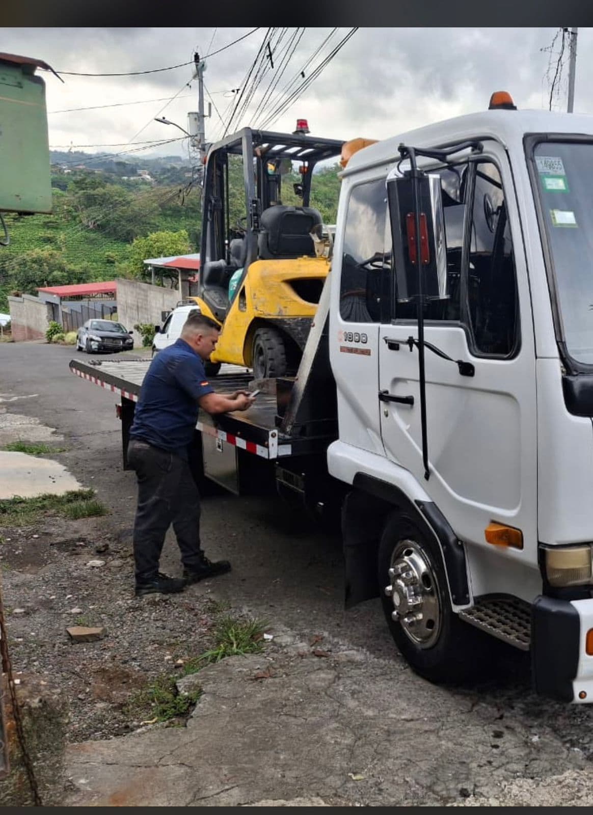 Servicio de montacargas en campo